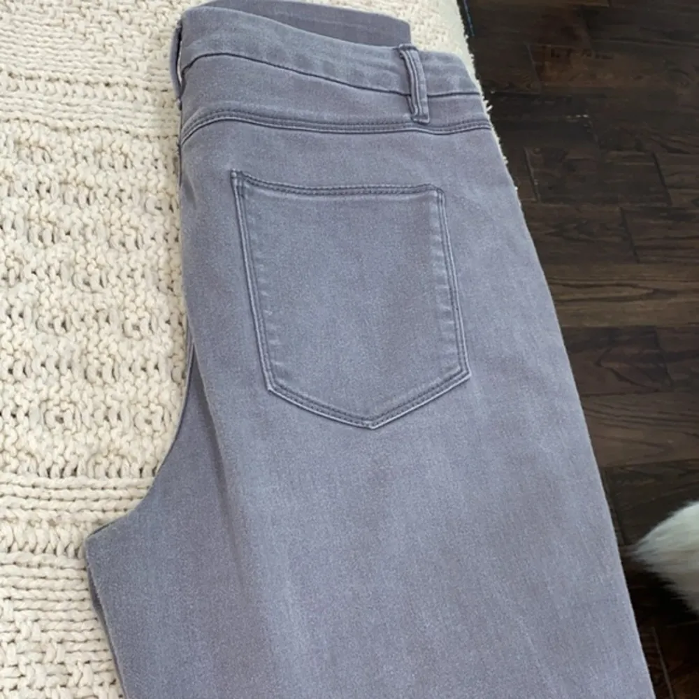 Natural Reflections grey pants size 8 - Image 6