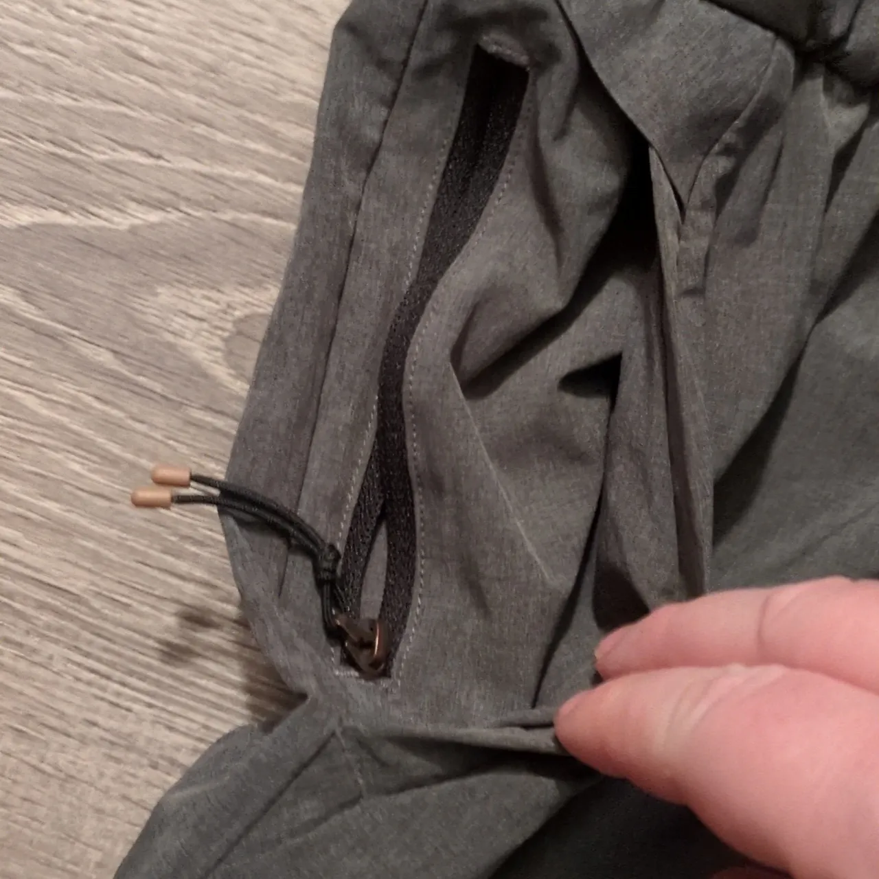 Rei Gray/Black Active Pursuit Shorts Size Small? Black - Image 3