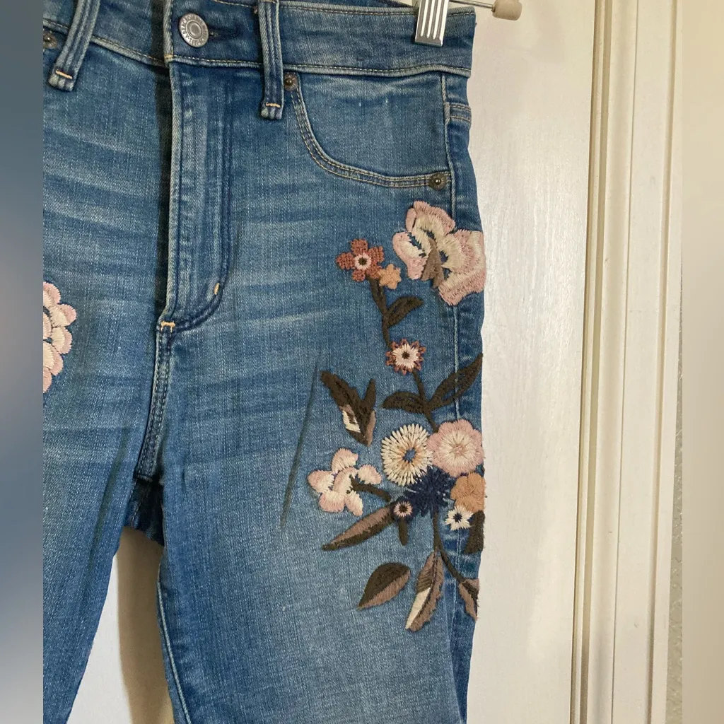 Abercrombie & Fitch Simone Short Hi Rise Ankle Embroidered Floral Denim JeanA213 - Image 8