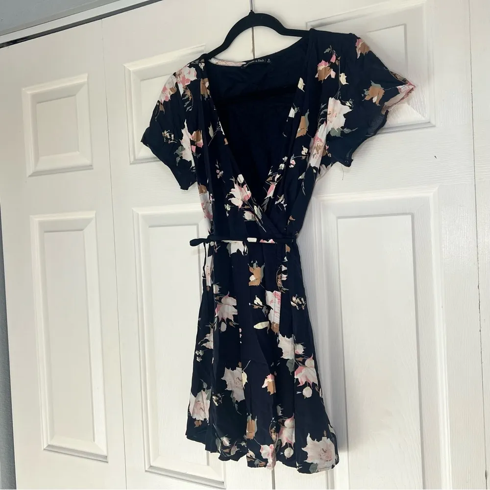 Abercrombie & Fitch Mini Wrap Dress Size Small Navy Blue Floral Deep V-Neck - Image 8