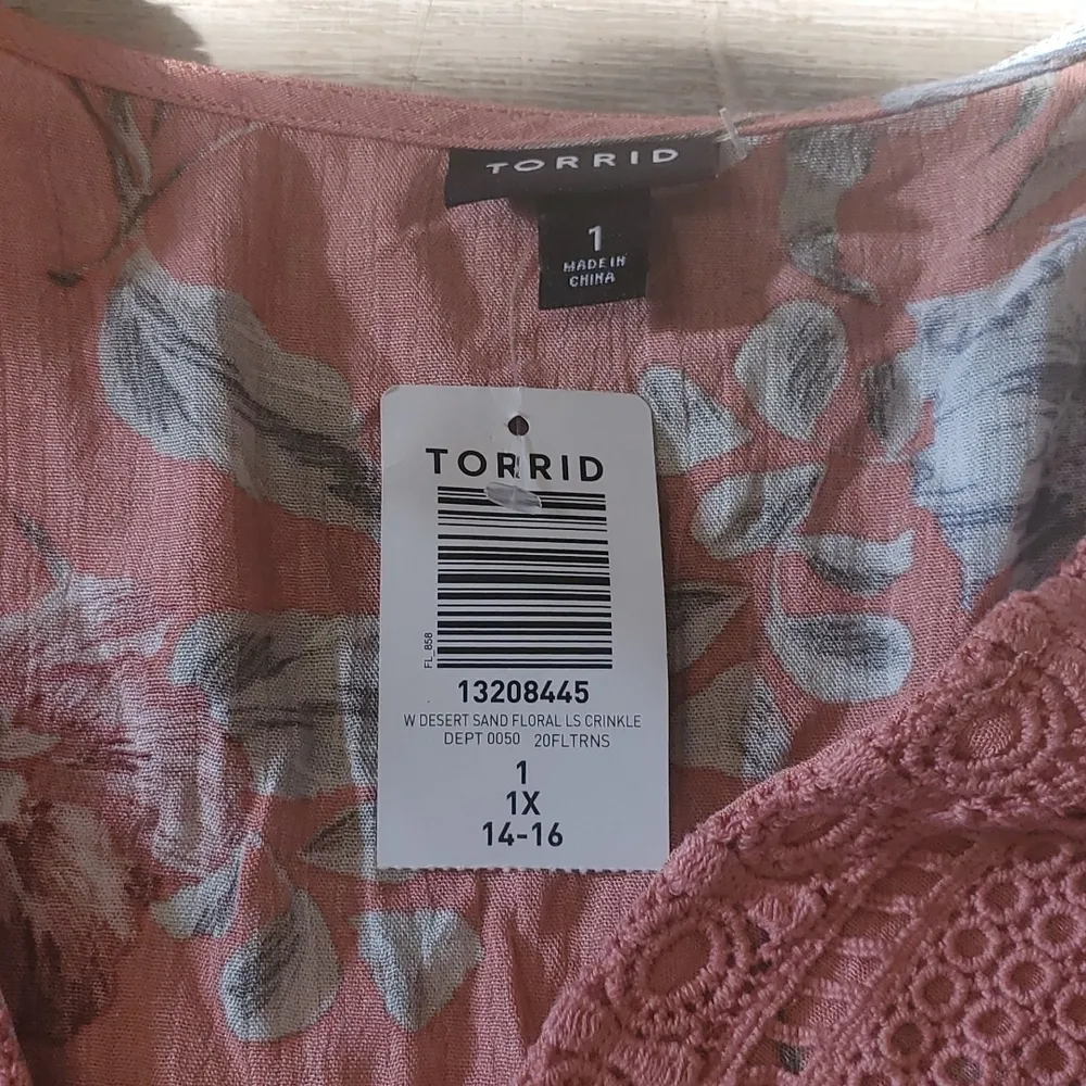NWT Torrid Dusty Coral Floral Gauze & Crochet Babydoll Top 1X - Image 2