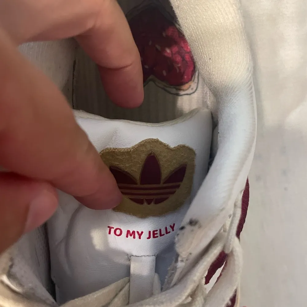 Adidas women’s superstar bonega peanut butter and jelly sneakers size 7 - Image 4