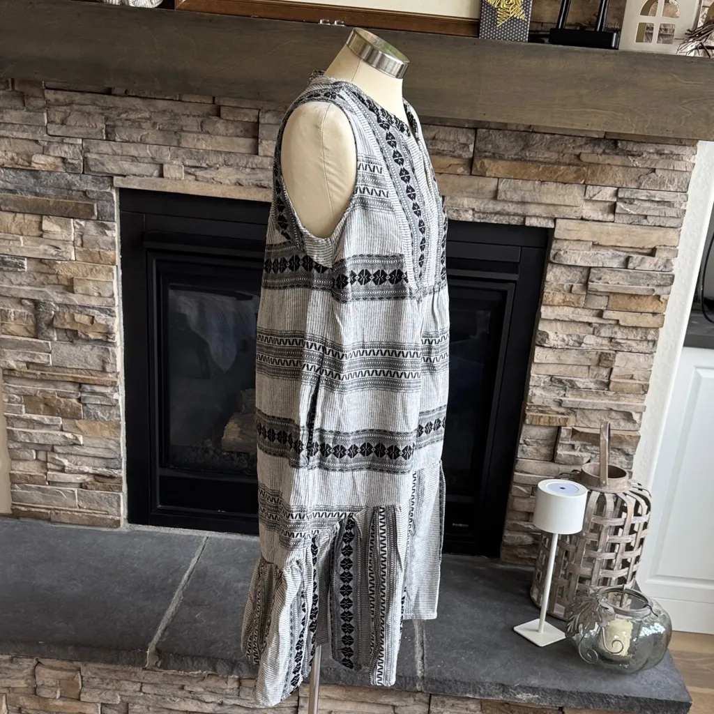 Dylan  Gray and Black Patterned Dress - Image 11