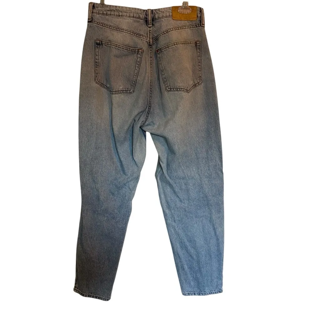 H&M Medium Denim Ultra High Waist Loose Fit Mom Jeans Slight Distress Size 6 - Image 5