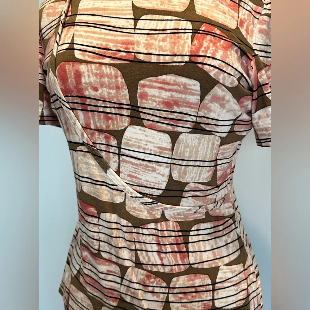 ST. JOHN faux wrap short sleeve abstract print ladies size Medium blouse - Image 2