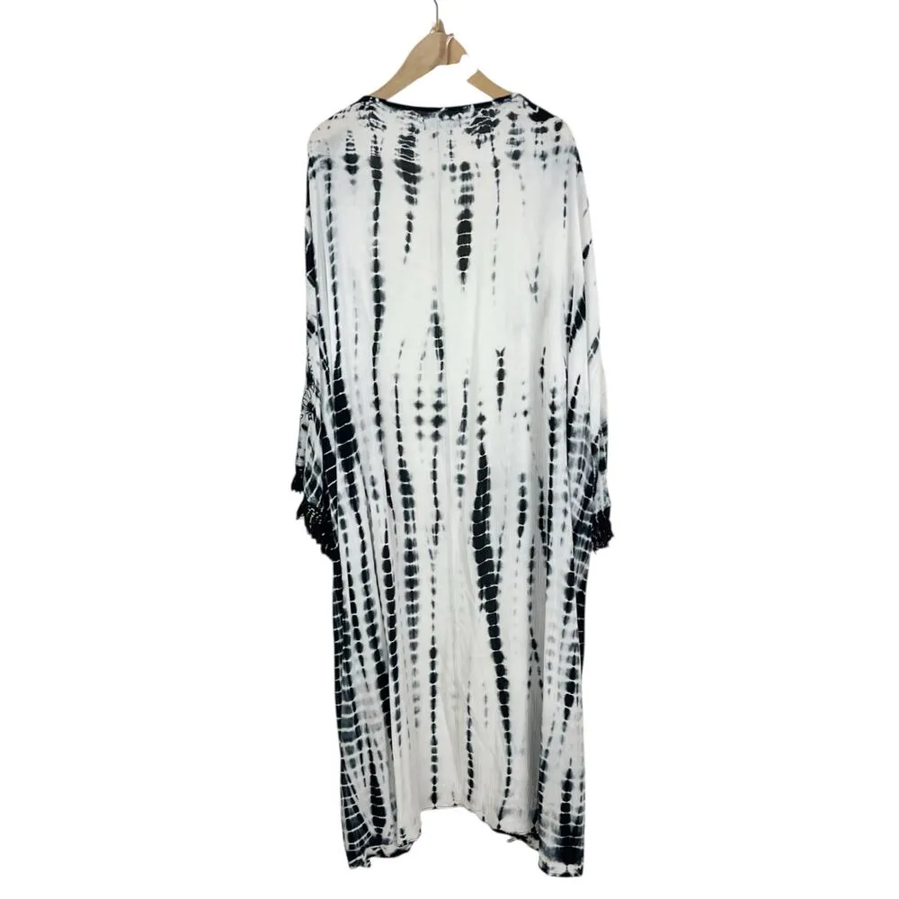 Wonderly  Black and White Tie Dye Embroidered Kimono Medium/Large - Image 5