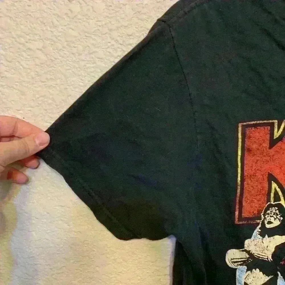 Kiss World Tour ‘77 T shirt sz M Rock and roll 80s tongue makeup Gene Simmons Black Size M - Image 4