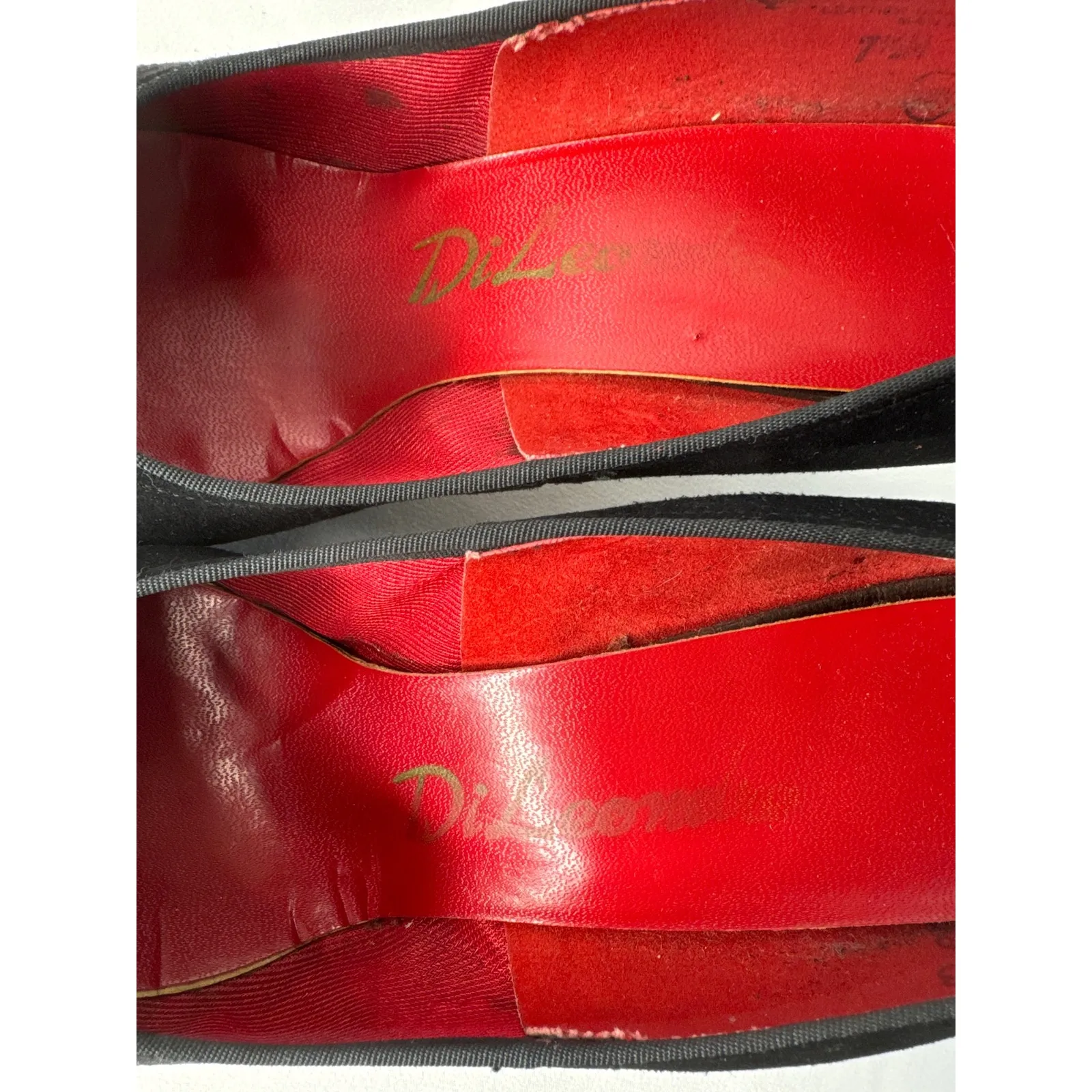 Vintage Black velvet red lining heels with floral wreath metal accent size 7,5 - Image 10