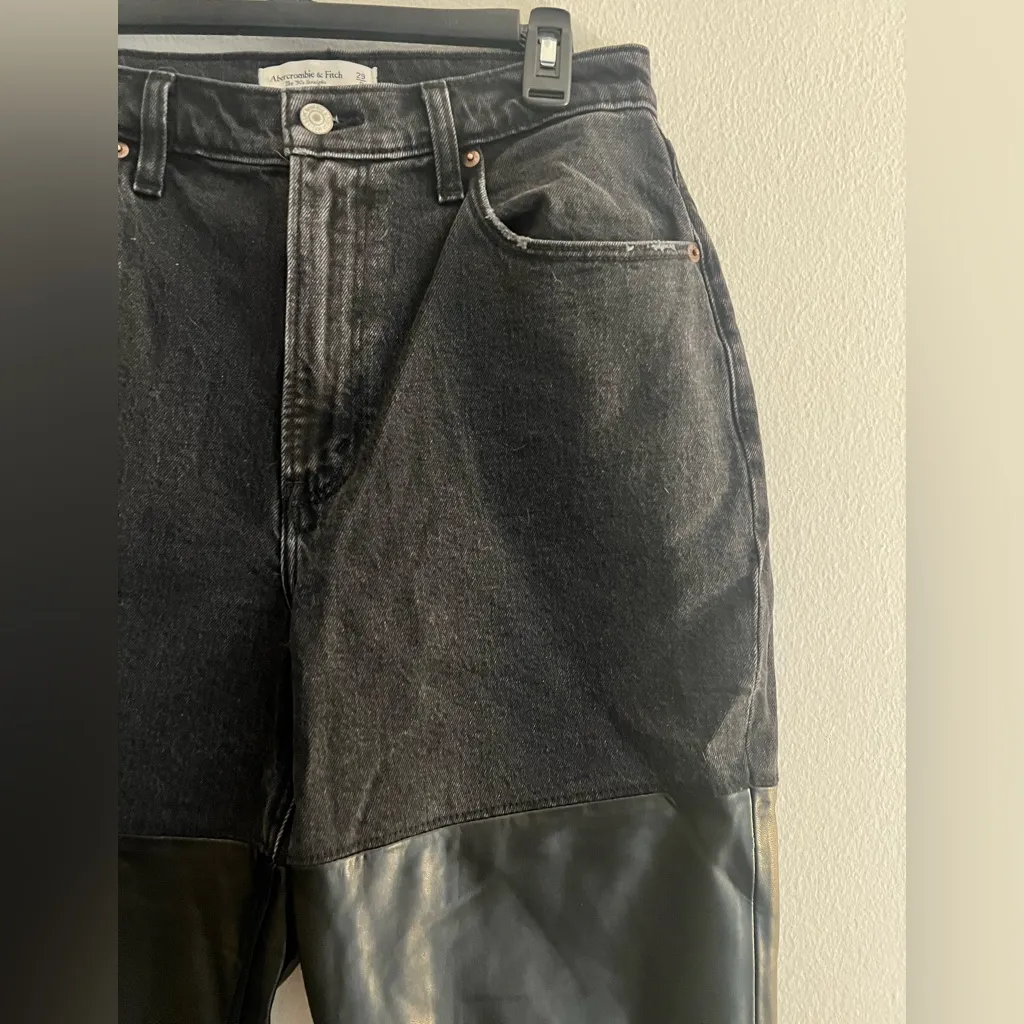 Abercrombie 90’s Straight Ultra High Rise Jean - Image 3