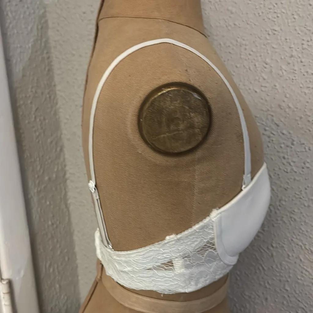 Xhilaration White Bra 32B Lightweight Trainer Classsic Minimalist Twee Comfy NEW - Image 3