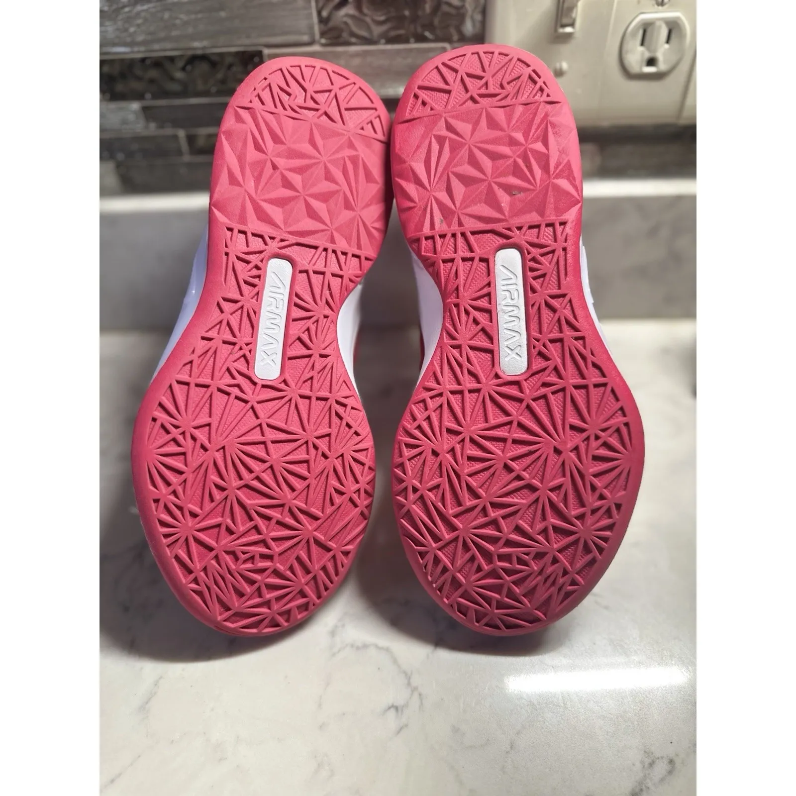 Nike Shost  - Image 3