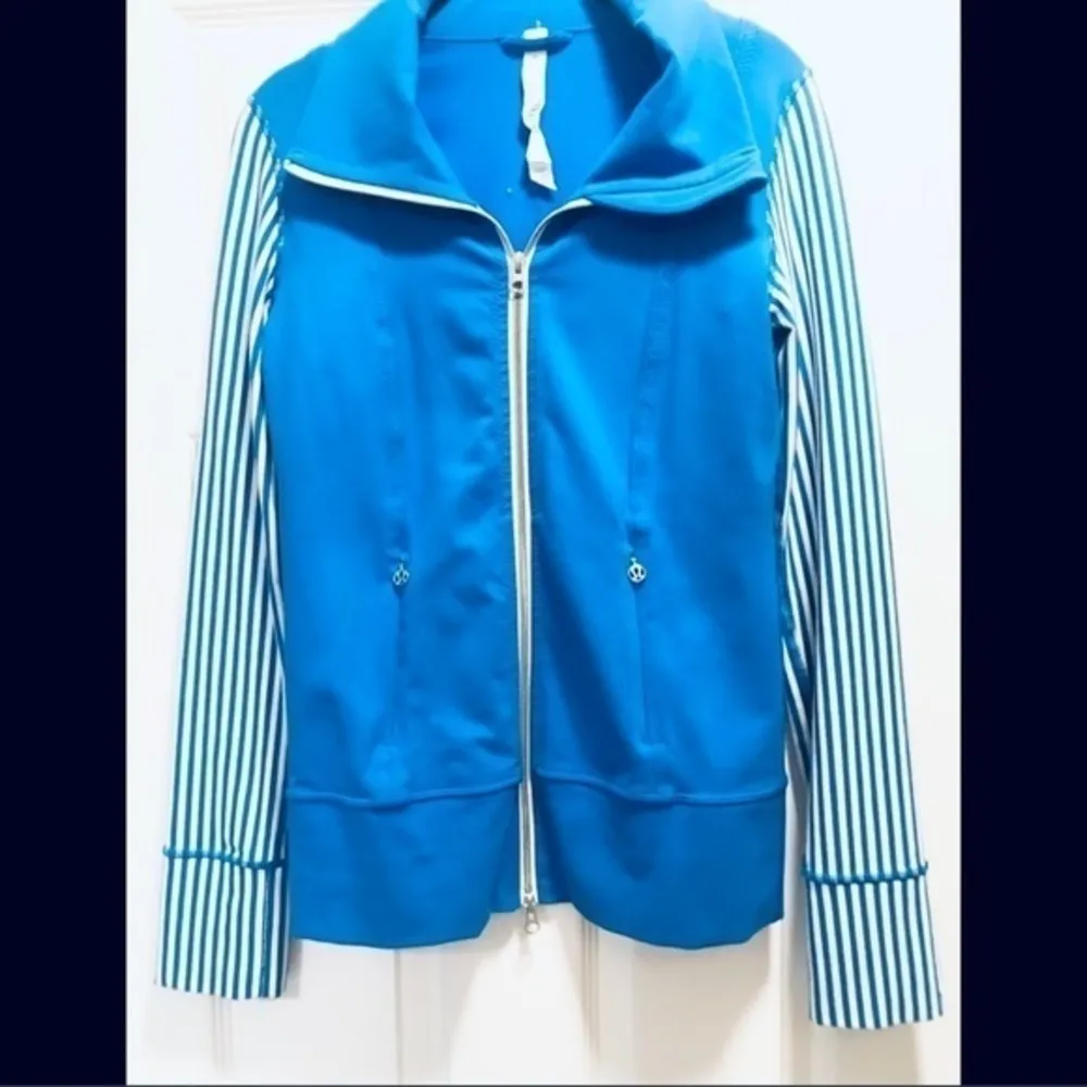 Lululemon Daily Yoga Jacket in Beaming Blue stripe - Image 2