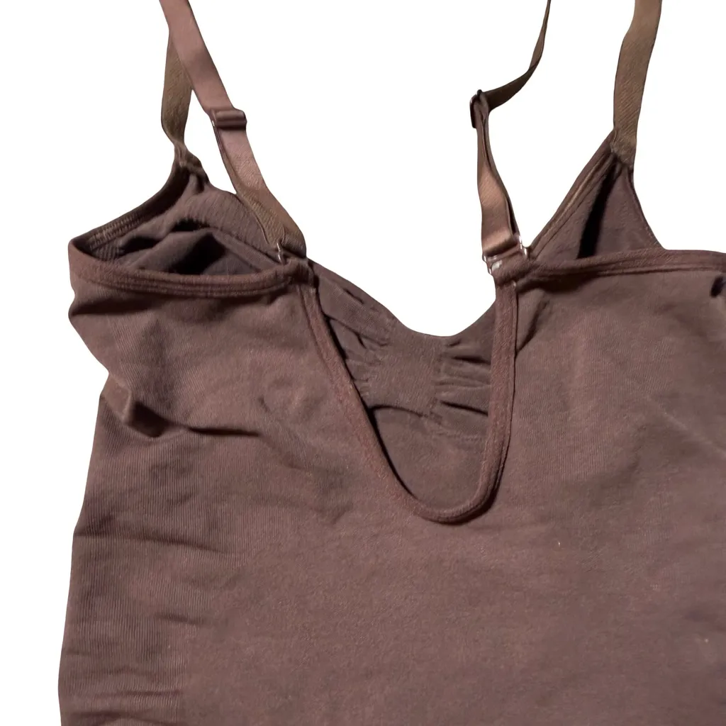 SKIMS  SEAMLESS SCULPT BRIEF BODYSUIT - Image 7