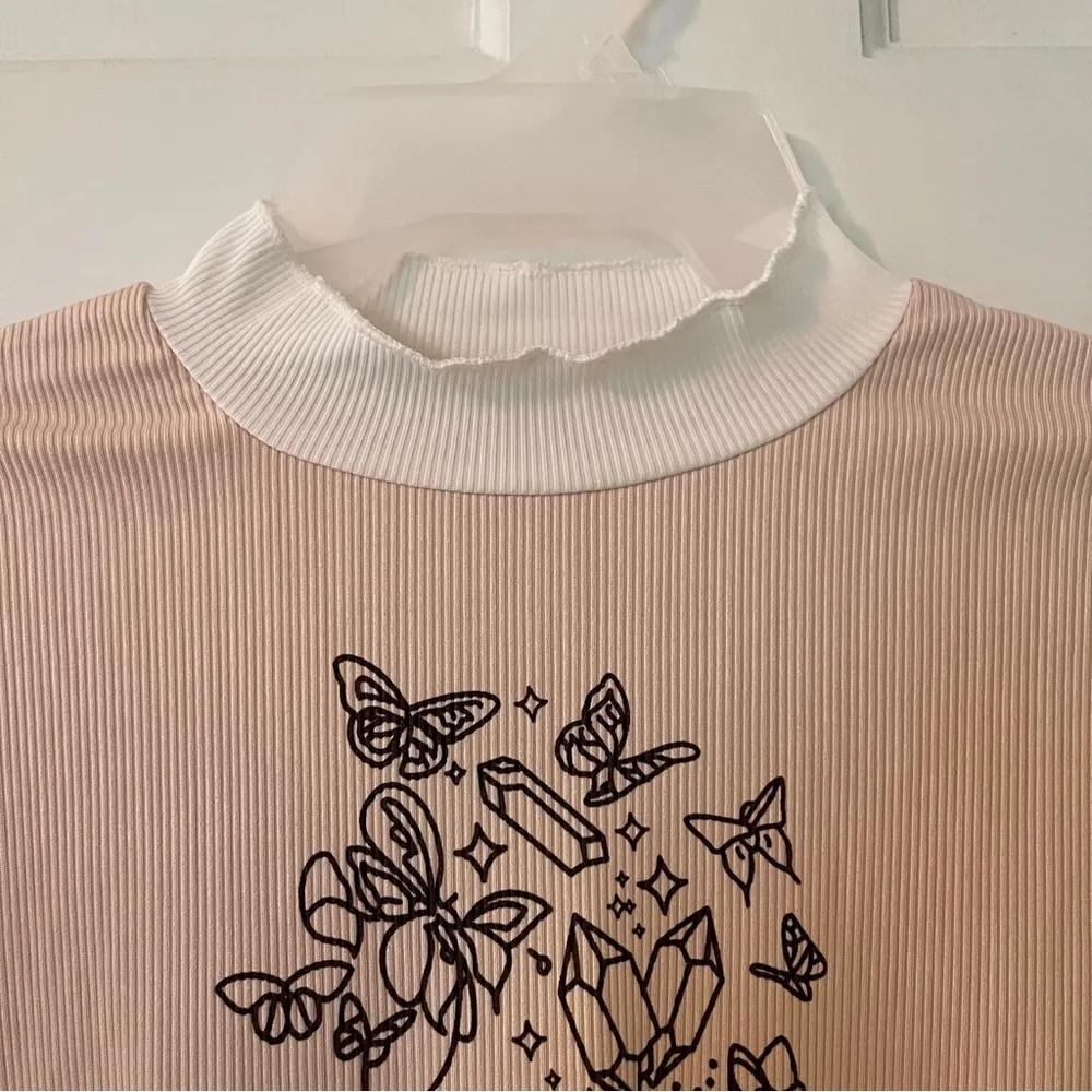 SHEIN 2 in 1 Short/Long Sleeve Butterfly Graphic Ribbed Mock-Neck Cropped Tee - Image 5