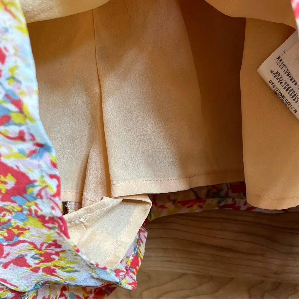 BCBGeneration Size Medium Lined Shorts Lightweight with Ruffles - Image 3