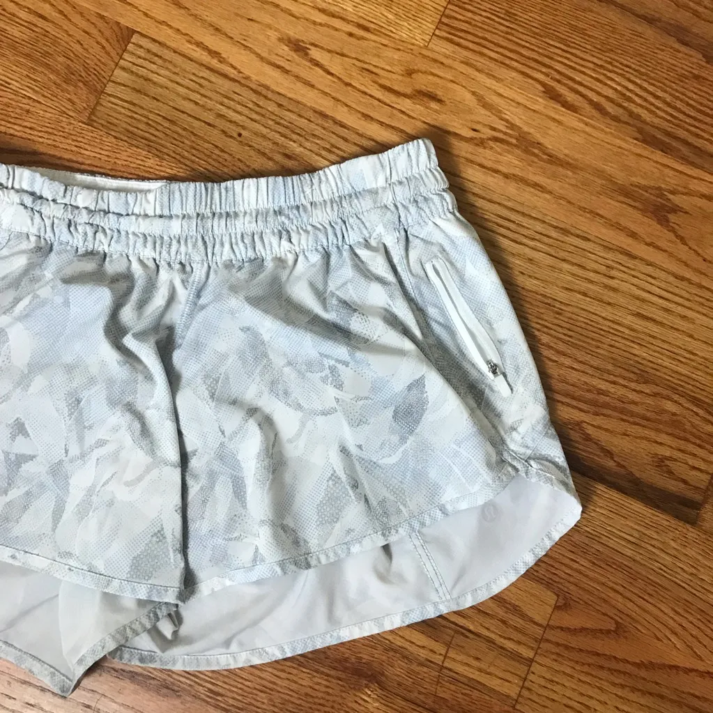 Lululemon Tan Pattern Hotty Hot Shorts - Image 2