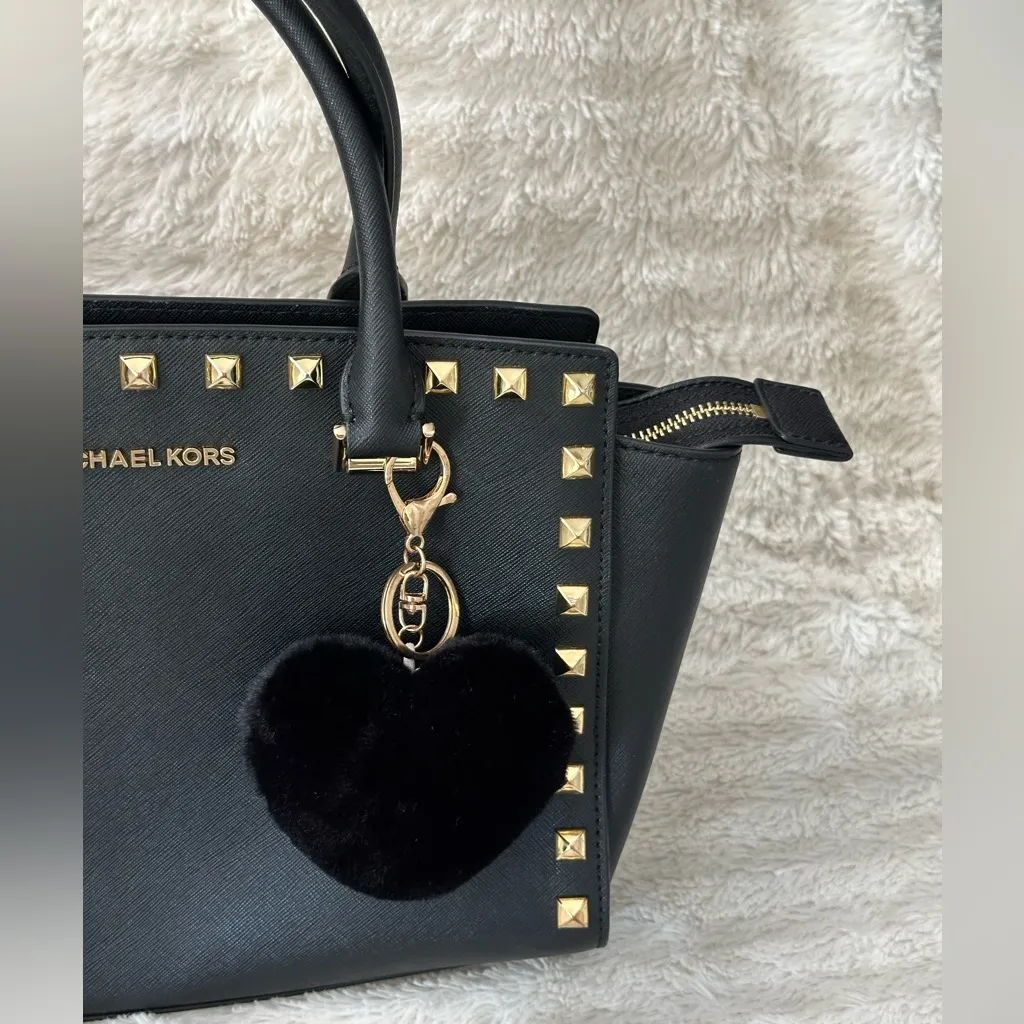 MK Michael Kors gold studded black handbag with heart keychain 🖤 - Image 3