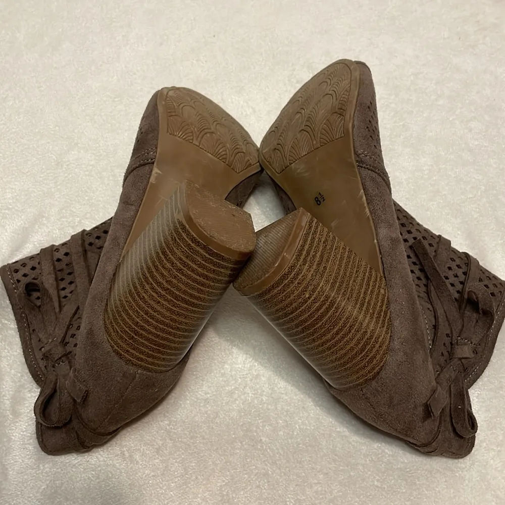 Altar’d State- “Hanover” Neutral Peep Toe Zip Perforated Booties- Size 8.5 - Image 9