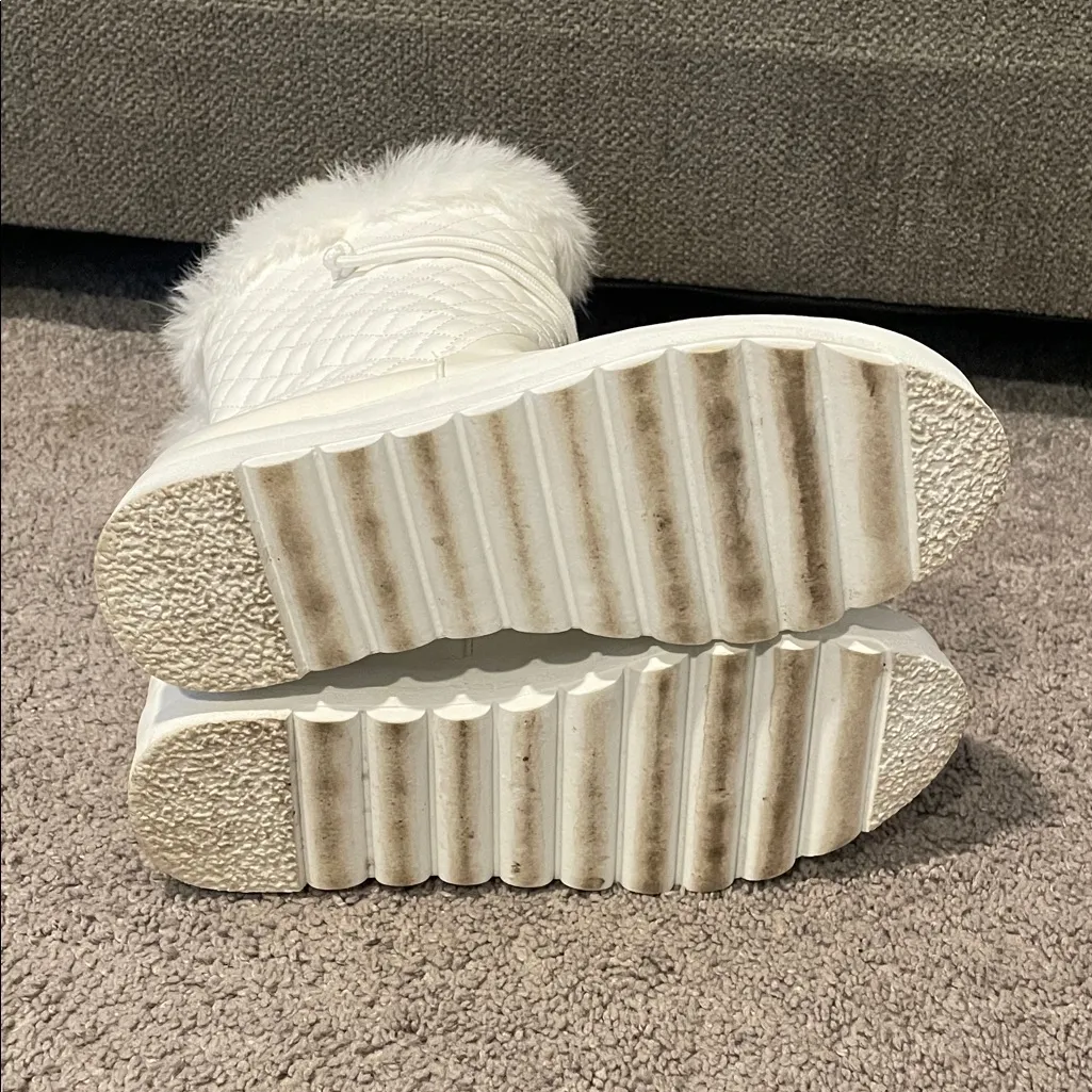 White Quilted Fur Trim Boots Size 11 - Image 9