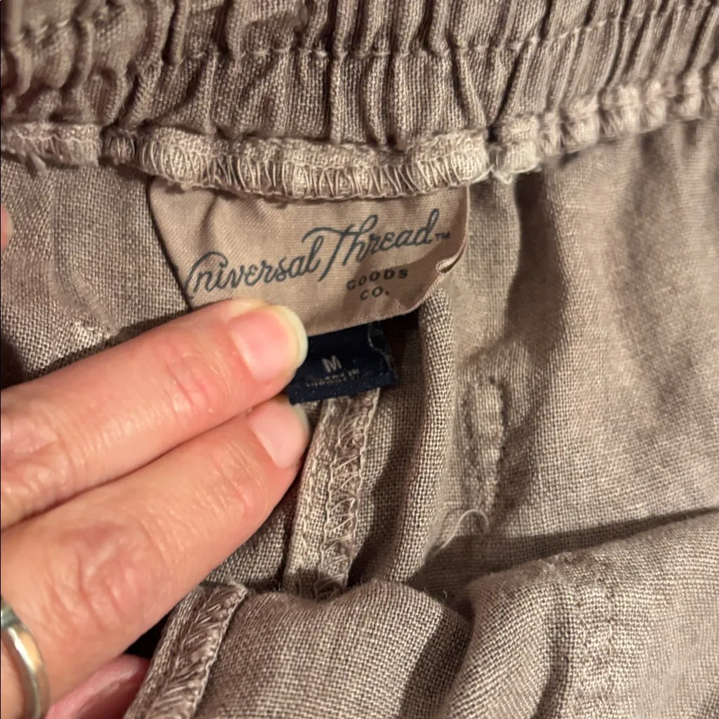 Universal Thread Women's Linen Blend Cargo Shorts - Soft Brown Mocha - Image 2