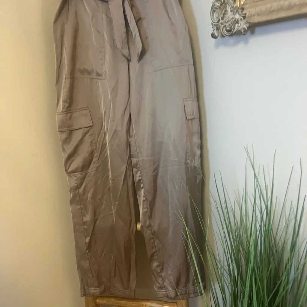 Abercrombie & Fitch Beige Belted Satin Baggy Cargo Pants Women’s Size 2 - Image 7