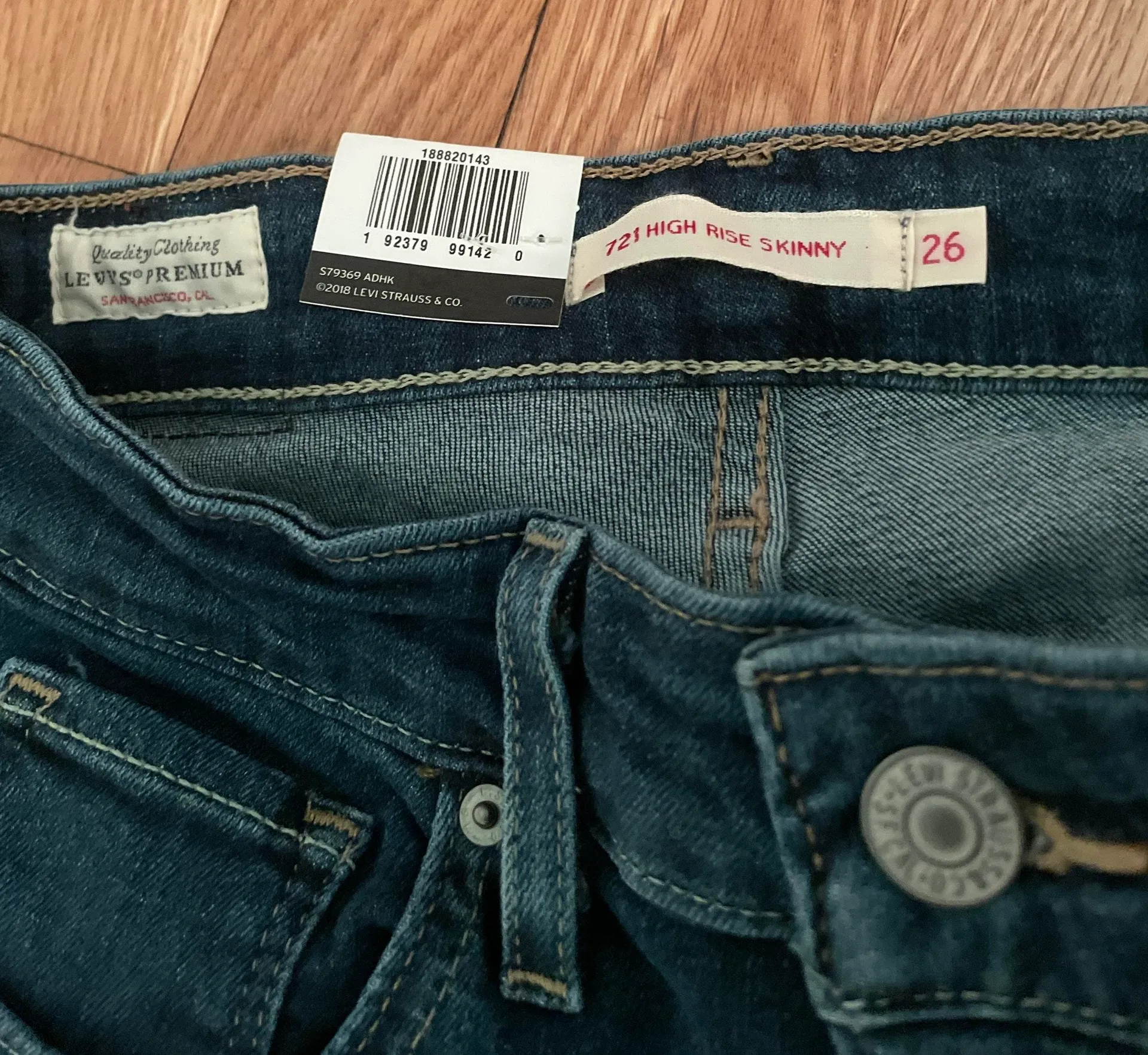 Levi’s 721 High-Rise Skinny Jeans - Image 4
