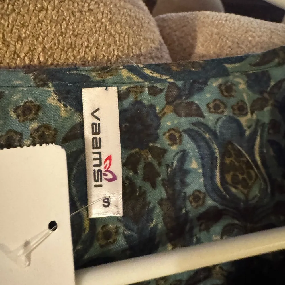 Kurta Pants With Dupatta and Shawl Green - Image 5