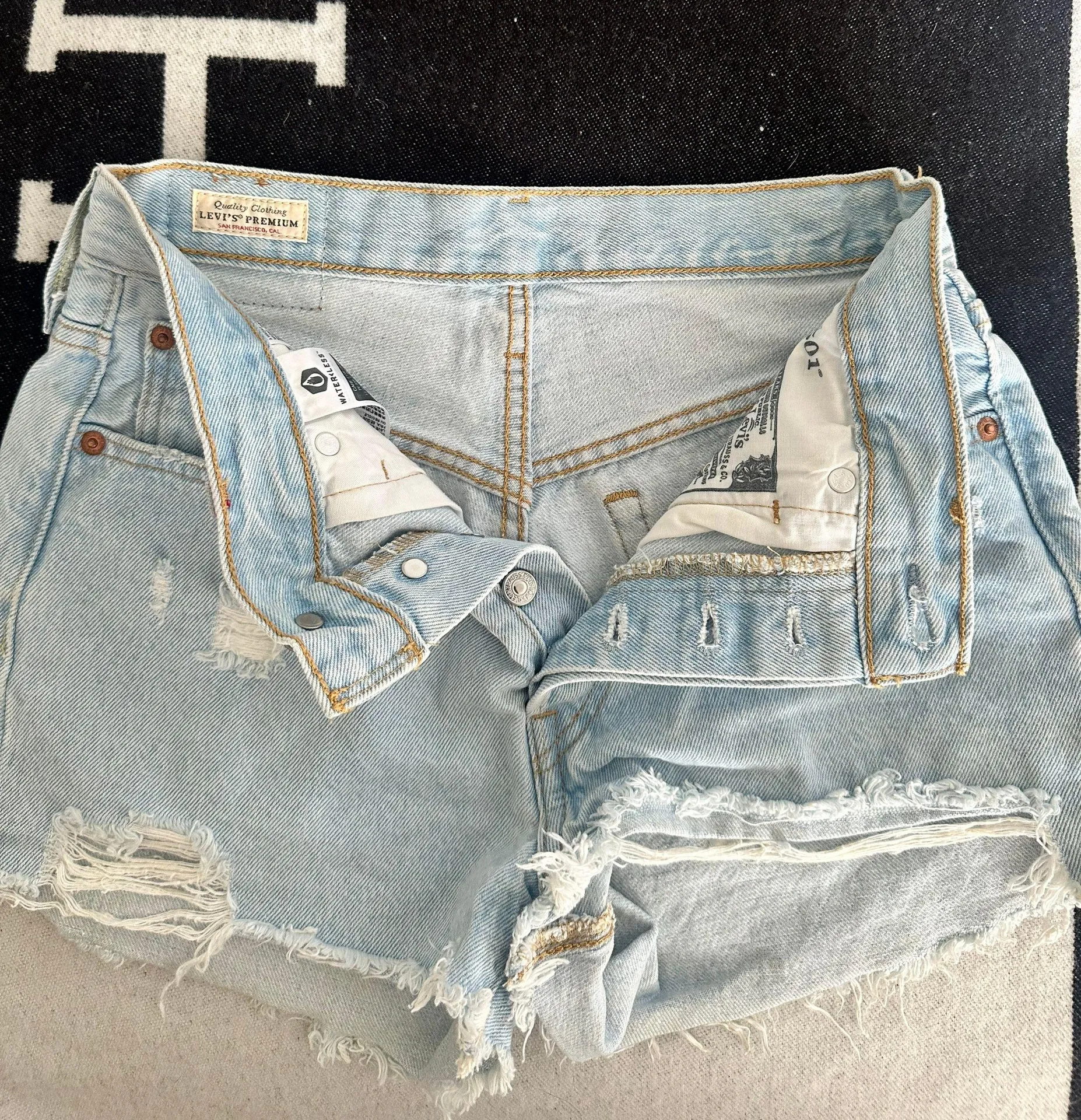 Levi’s 501 Shorts - Image 2