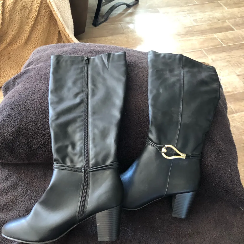 Women’s black heeled boots. Size 11. - Image 6