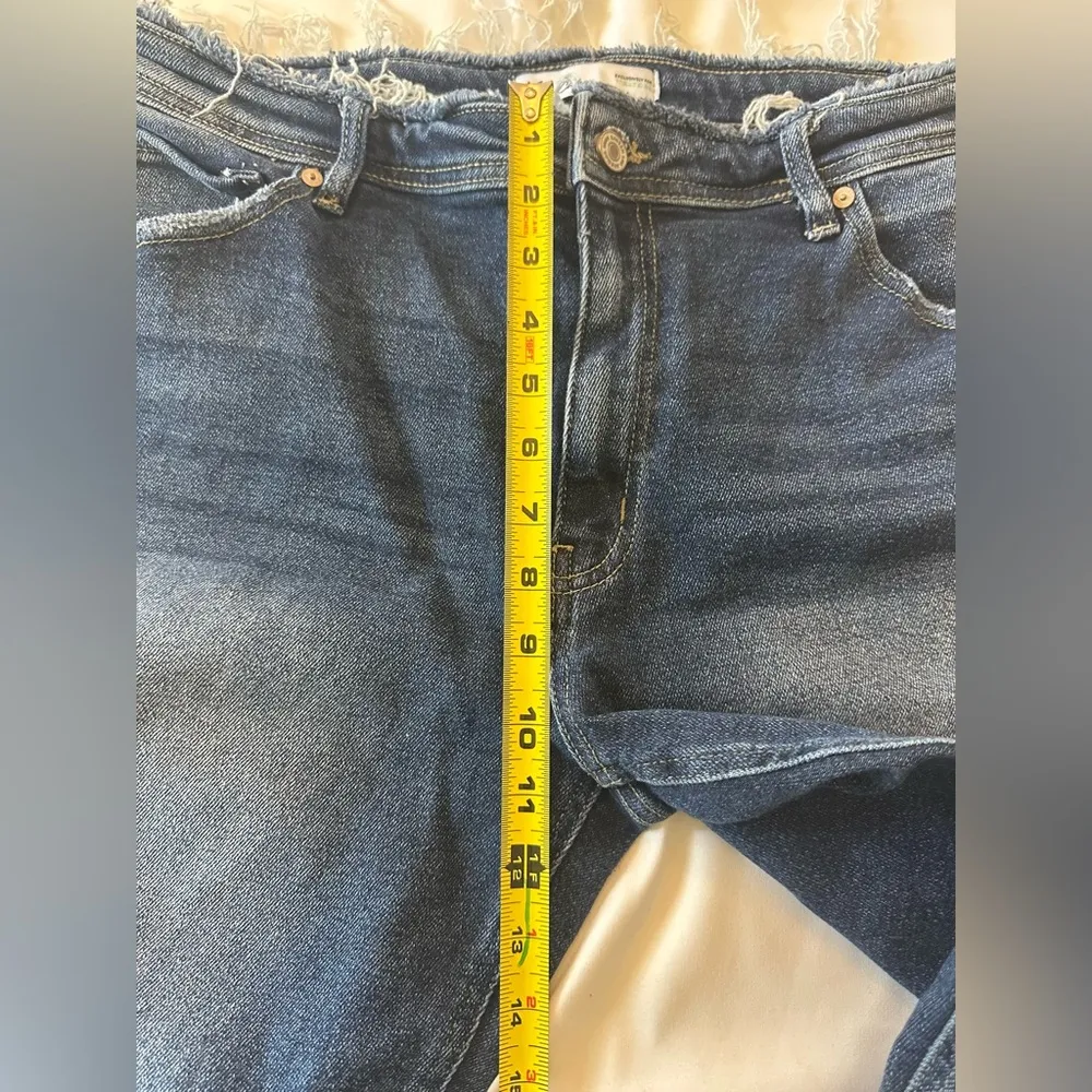 Kancan women’s size 32/27 distress hem and waist line denim jeans Blue - Image 6