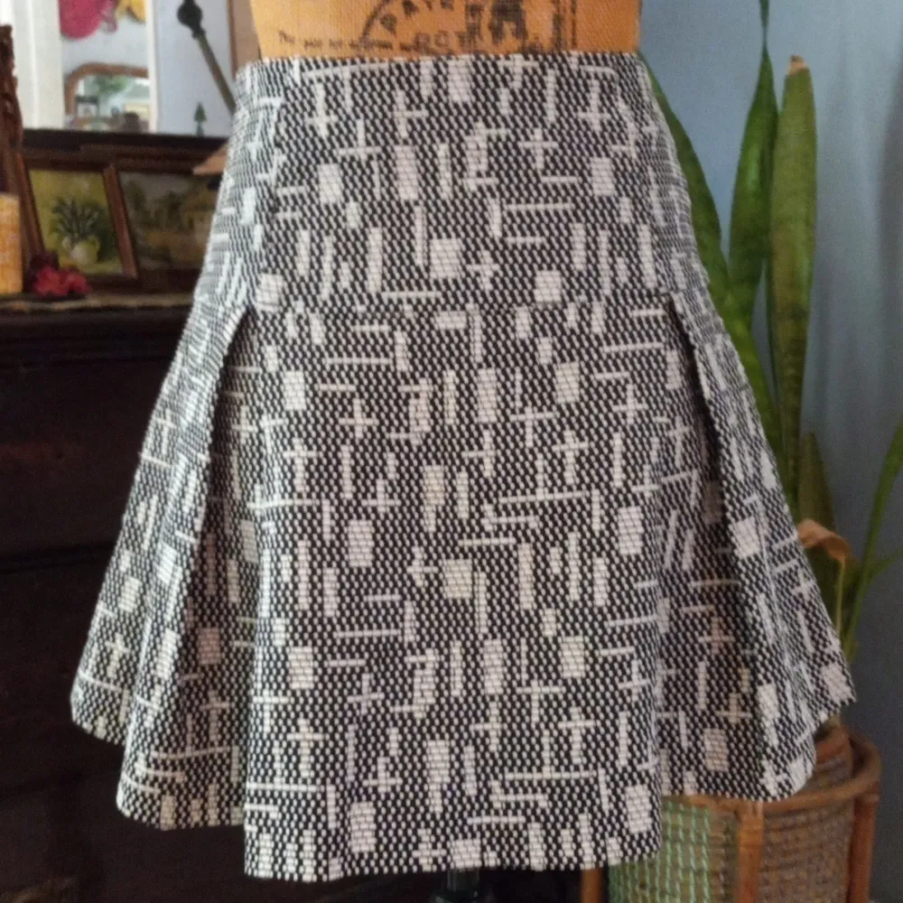 Armani Exchange Black & White Pleated Mini Knit Skirt - Image 16