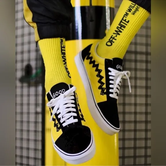 Vans Old Skool Peanuts Charlie Brown Unisex Sneaker 
Size Mens 4.5 Womens 6 - Image 2