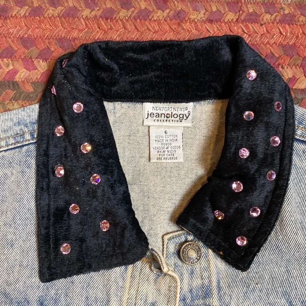 VINTAGE LIGHT WASH BLACK VELVET TRIM DENIM JACKET JEAN TRUCKER White - Image 3