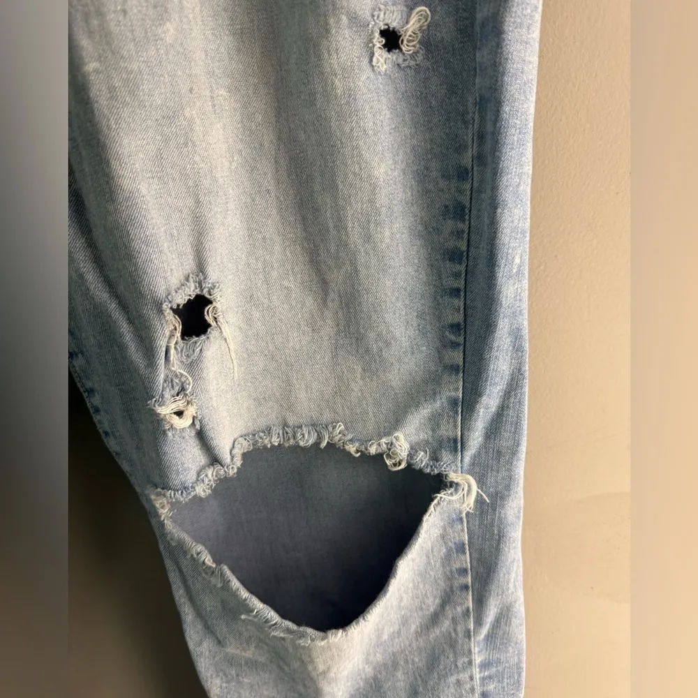 SO ripped mom jeans - Image 4