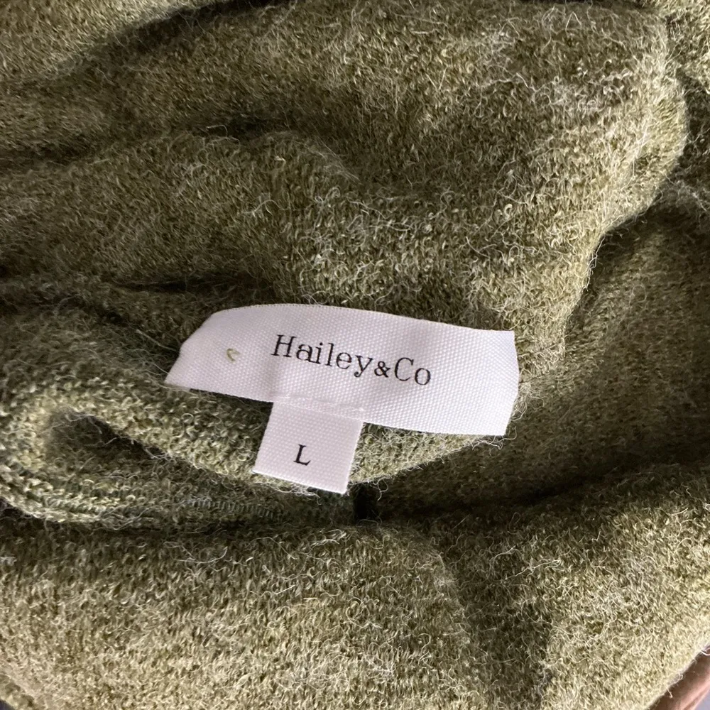 Olive Green Women's Sweater Size L - Image 3