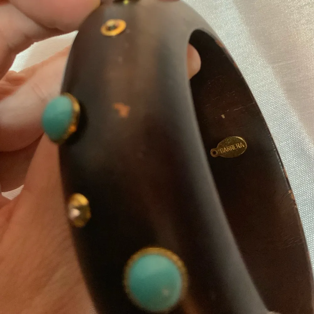 A beautiful Barrera wooden bracelet Brown - Image 4