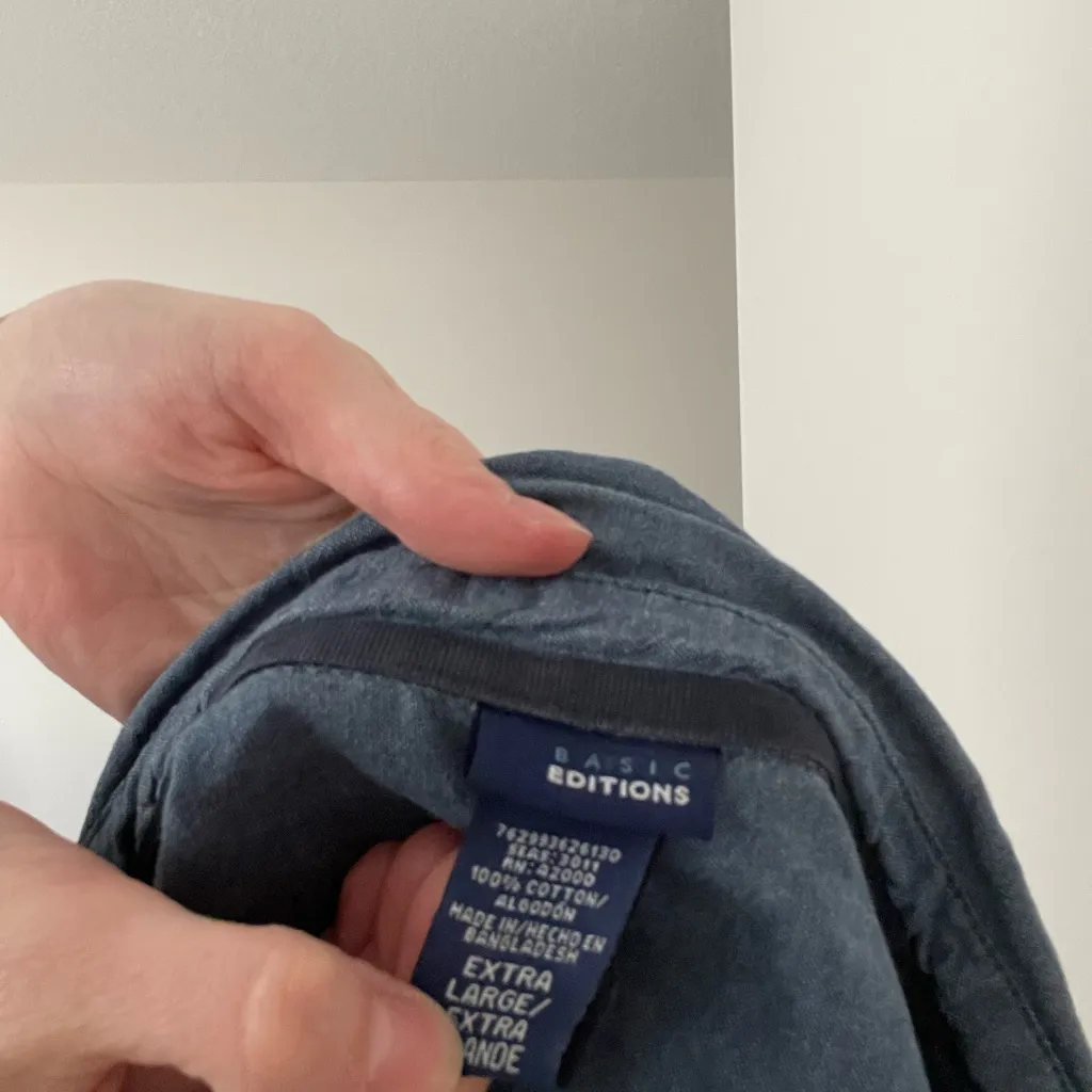 Basic Editions Blue Sleeveless Button - Image 4