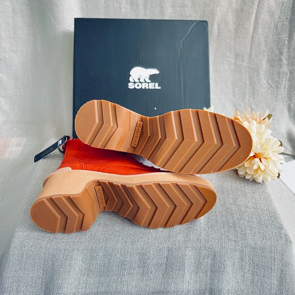 Sorel Hi-Line Lace Heel Boots size 7.5 - Image 7