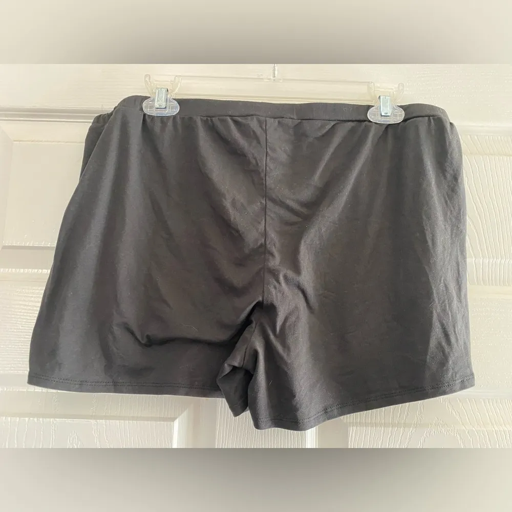 Vince Camuto Black Shorts Size X-Large - Image 4