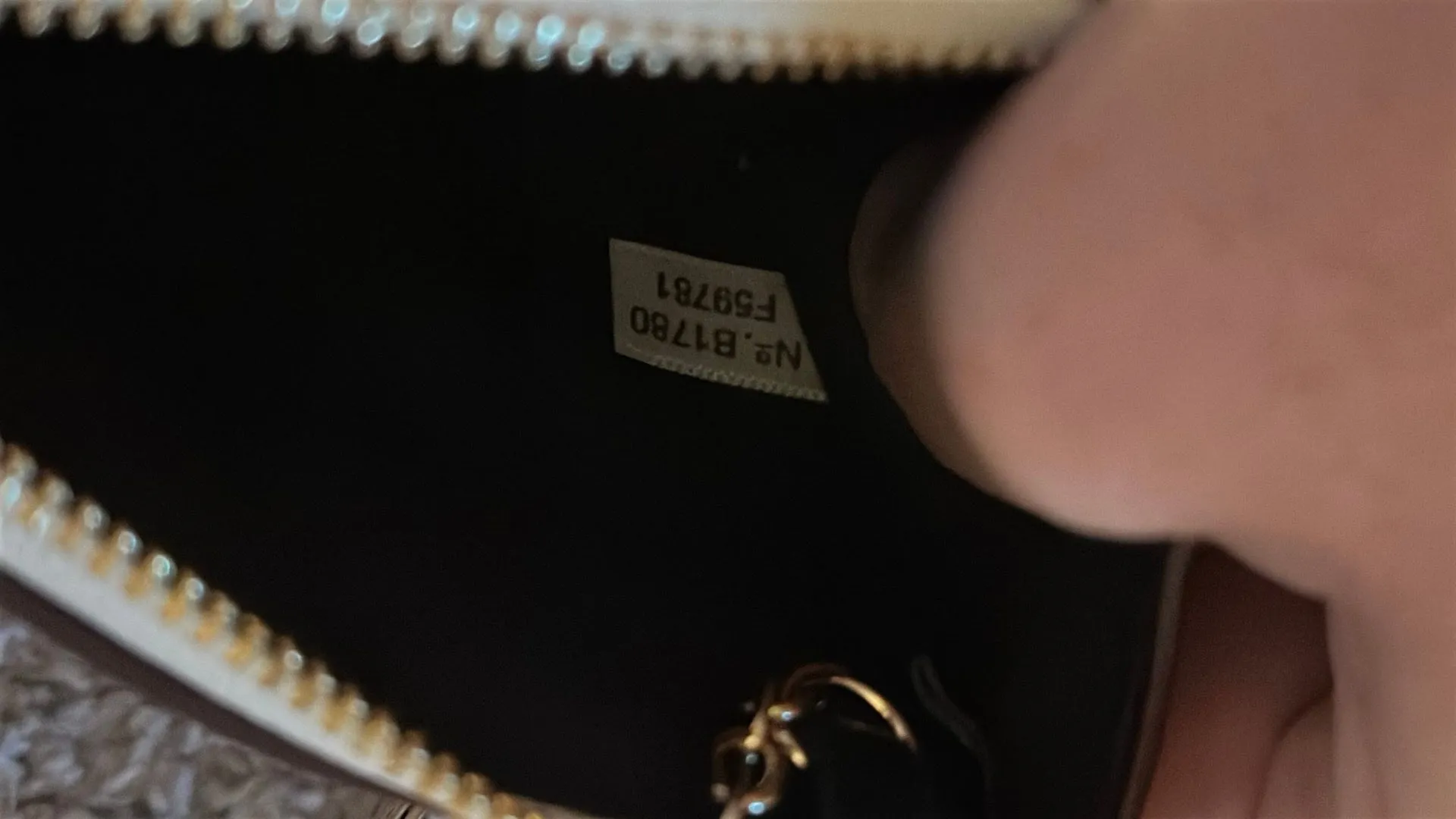 Coach change purse with keychain  - Image 5