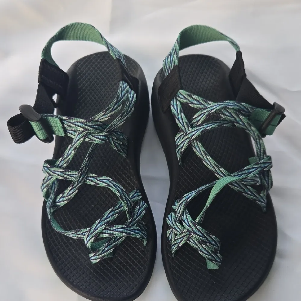 Stylish Black and Green Women's Sandals - Image 5