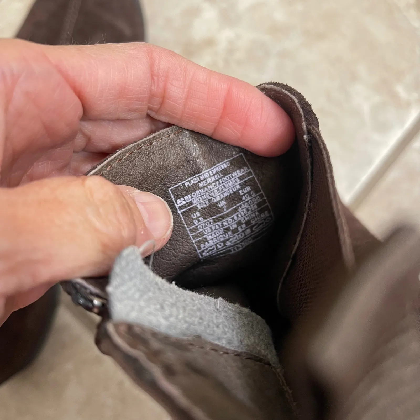 Merrell plazaDark Brown Suede Chelsea Ankle Boots Women US Size 9.5 EUC - Image 9