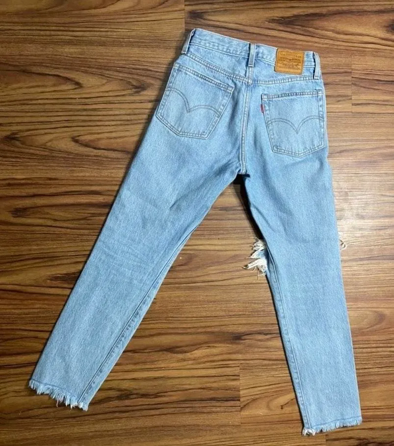 Levi’s Wedgie Fit Cropped Jeans - Image 2