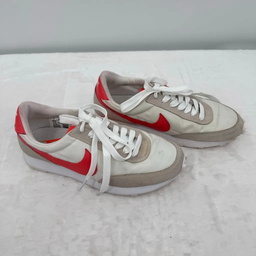 Nike Daybreak Retro White with Magic Ember Coral Swish Low Top Sneakers Size 7 - Image 5