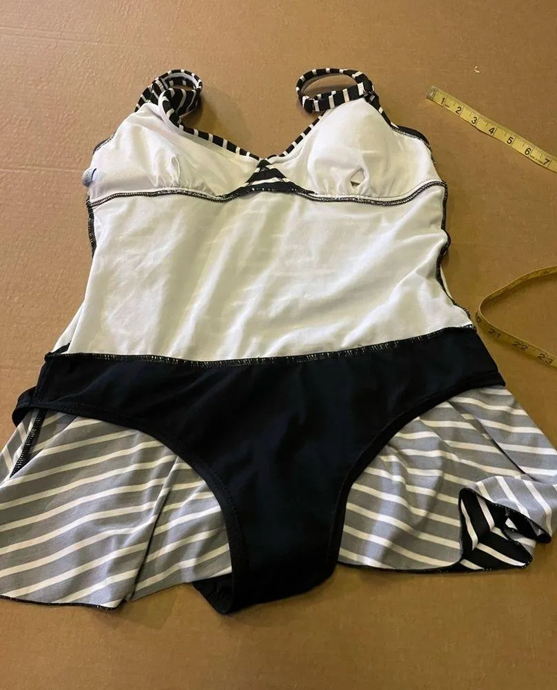 TARGET Clean Water one piece V-neck skirted suit - size XL - Image 4