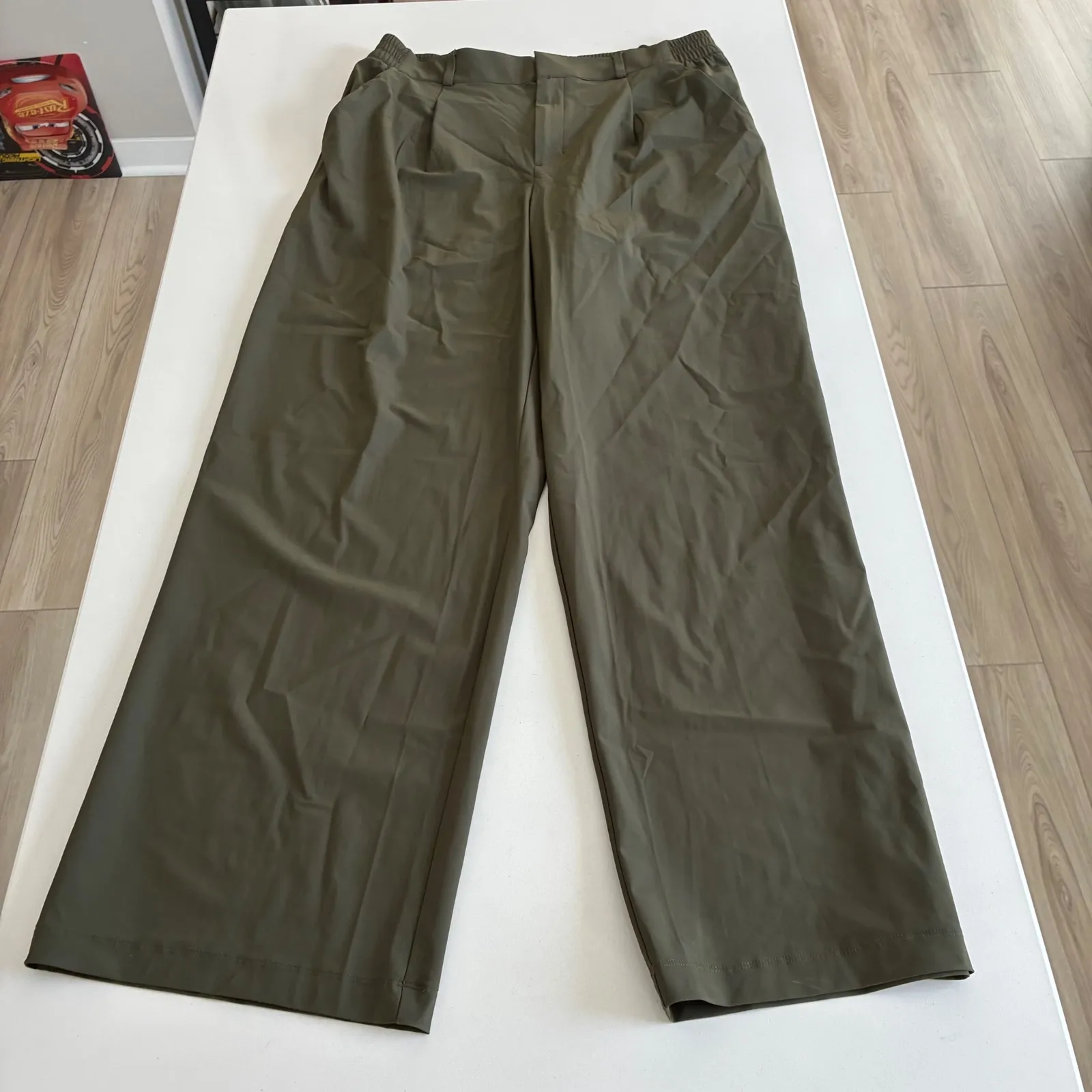 Old Navy Women Olive Green Wide Leg Pleated Pants Size M - Image 2