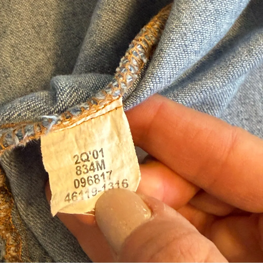 Levi’s Red Tab Blue Denim Trucker Pearl Button Snap Front Vest Size Medium - Image 6