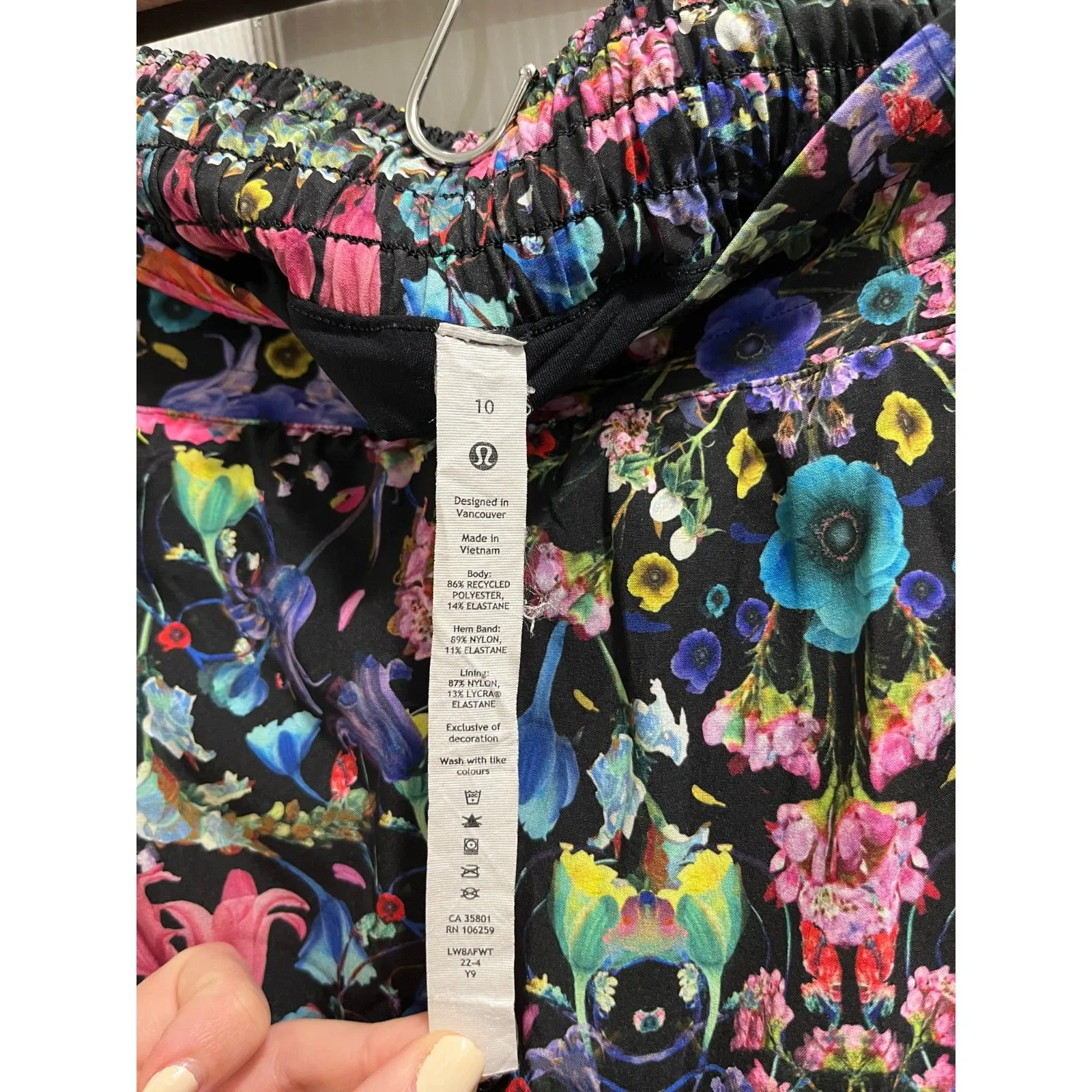 Lululemon Hotty Hot High-Rise Skirt Size 10 in Flowerscope Black Multi Vibrant - Image 7