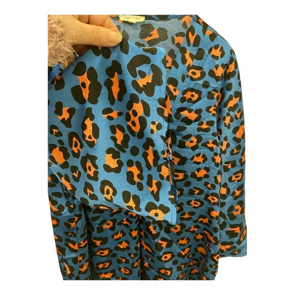 Jodifl Blouse Sm Leopard Animal Print V-Neck Short Sleeve Blue Orange Casual - Image 2