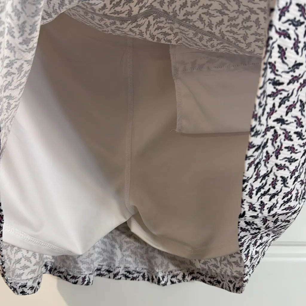 Greg Norman  croc print pull on flare skort in white medium - Image 7
